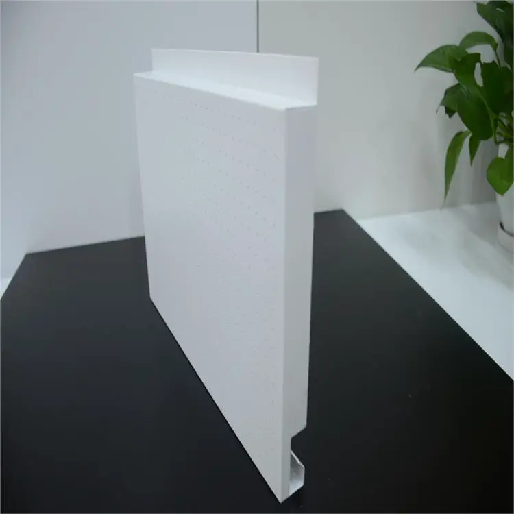 木纹铝单板 韧性高 质感好 采用先加工后喷漆工艺