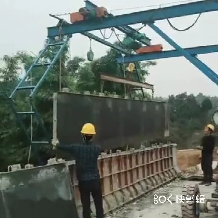 桥梁排水管安装台车防撞墙模板无线遥控移动吊装伸缩吊篮