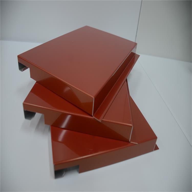 仿木纹勾搭板 现代感强烈 更节省辅材与人工成本