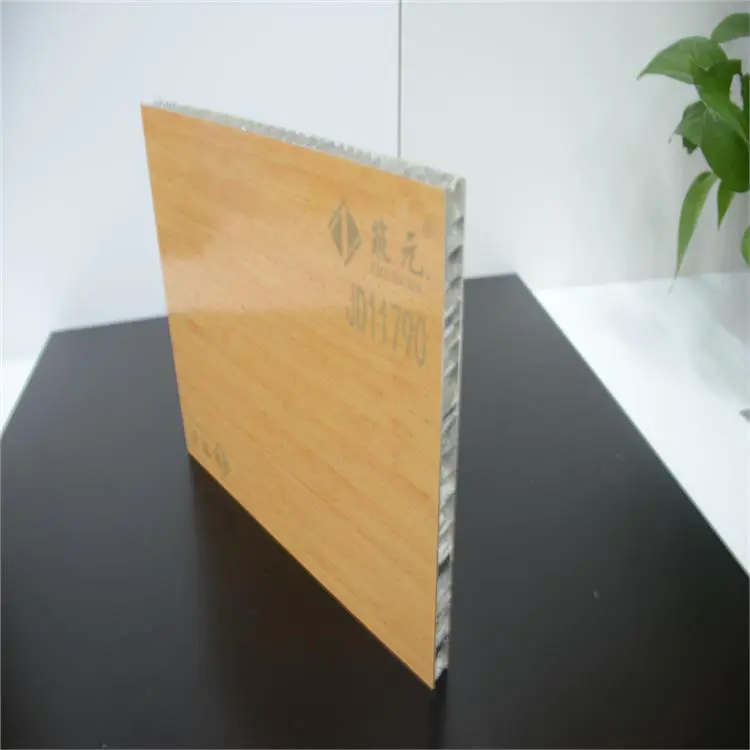 木纹冲孔铝单板 降低储存难度 减少了天花板背面凝结水珠的可能性