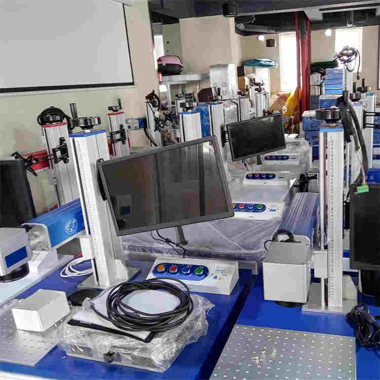 飞龙达激光除锈机 1100*600*1300mm外形支持移动