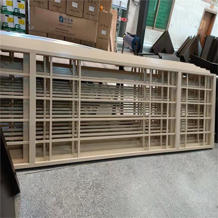 吊顶铝格栅 新颖时尚 色彩斑斓 便于吊顶上部空隙通风排烟