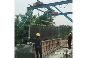 桥梁排水管安装台车防撞墙模板无线遥控移动吊装伸缩吊篮