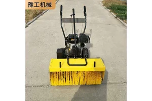 驾驶款冬季广场四轮扫雪机 带棚款多功能电启动除雪车