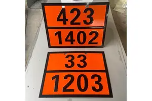 2025国标运货车编号UN不锈钢标志牌危险品油罐车矩形汽柴油标识