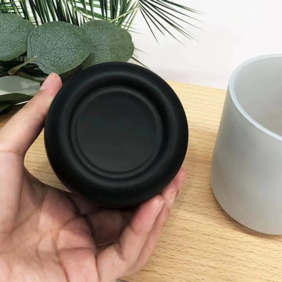 Wholesale Custom Logo Luxury 8oz 10oz 12oz Colored Glass Candle Jar with Lids Round Bottom Glass Cylinder Candle Vessel