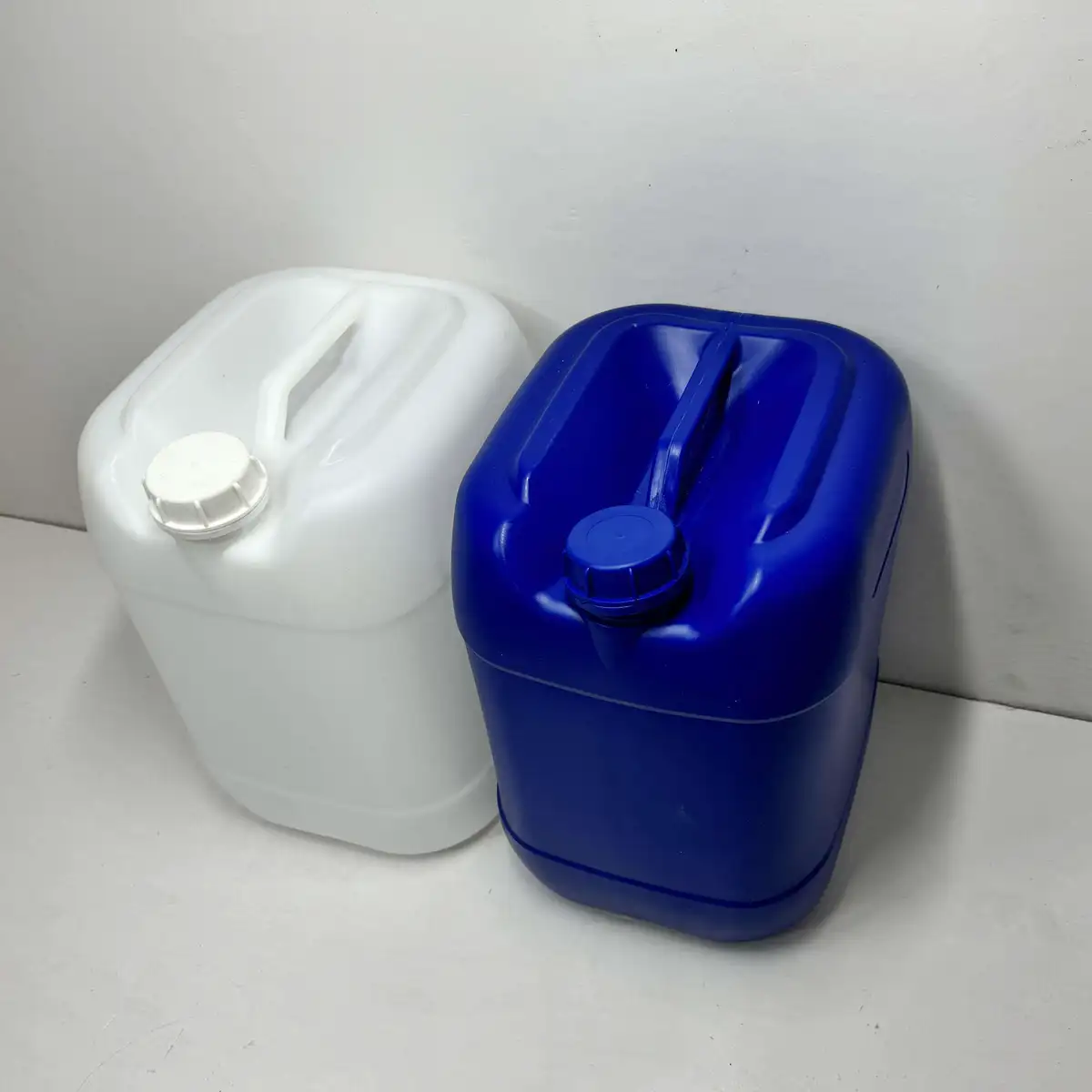 Wholesale Food Grade HDPE Stackable Jerry Can Drum for Gasoline Water Liquids Oil & Chemical Packaging-XUDING K-01