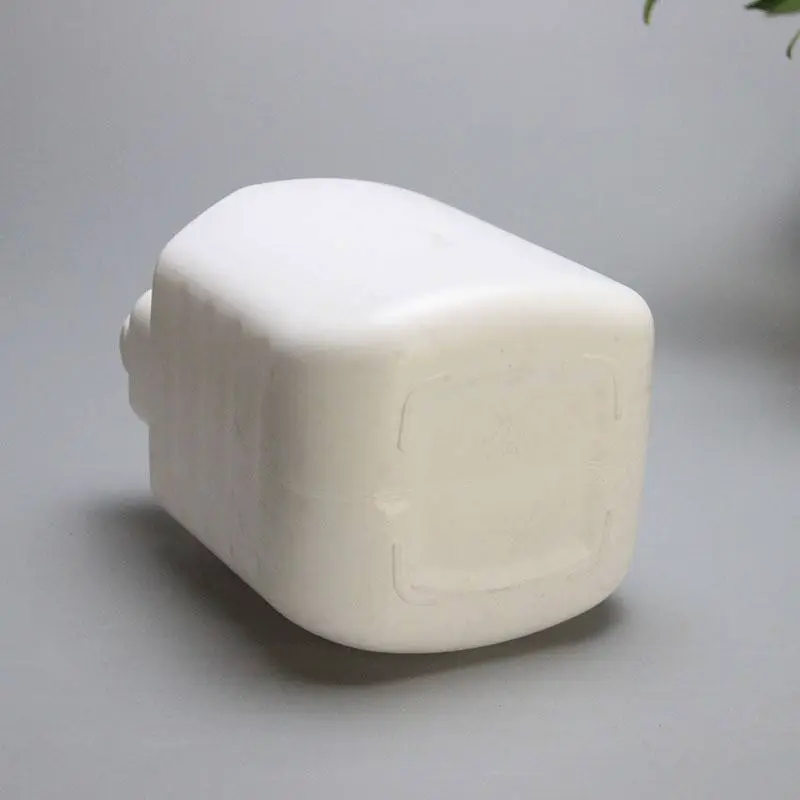 Wholesale 2L Hand Soap Bottle Laundry Detergent Bottle With Double Spout Carry Handle Plastic Bottle